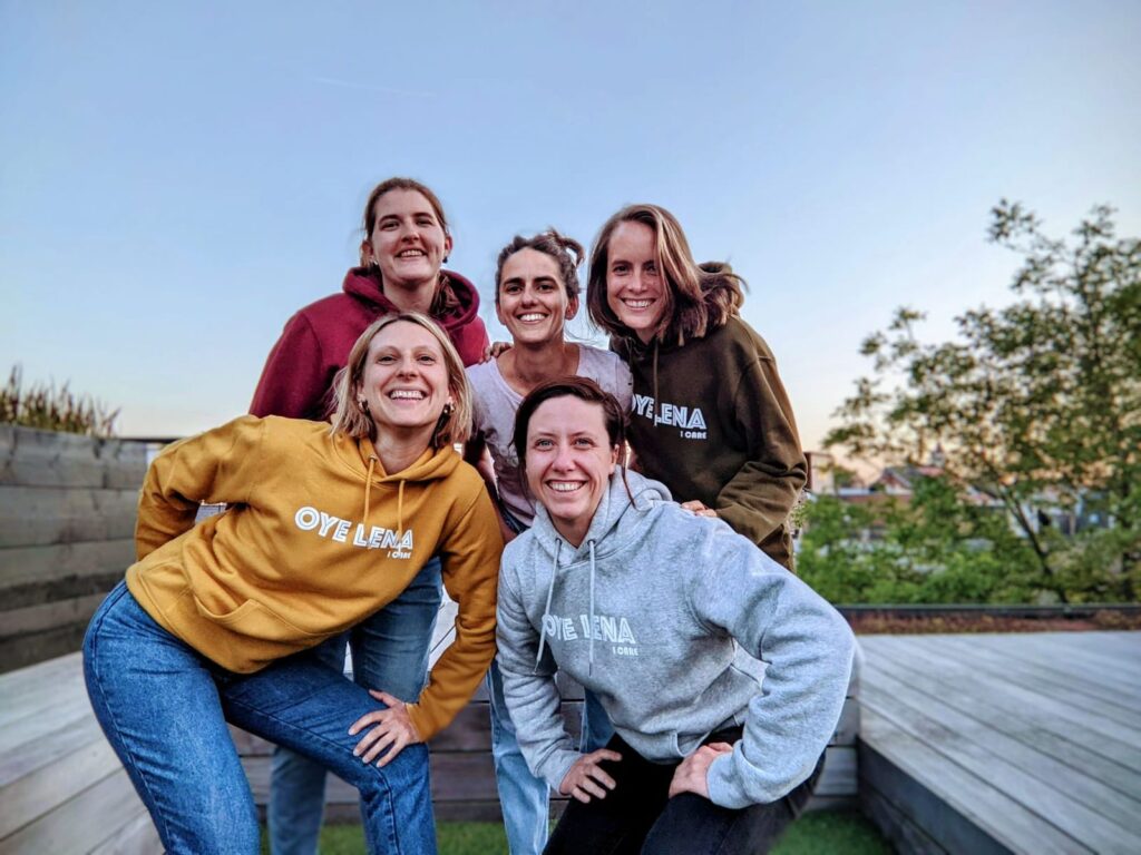 Een groepsfoto van het Belgische team. Hierop staan Stefanie, Sofie, Milena, Sara en Ilse.