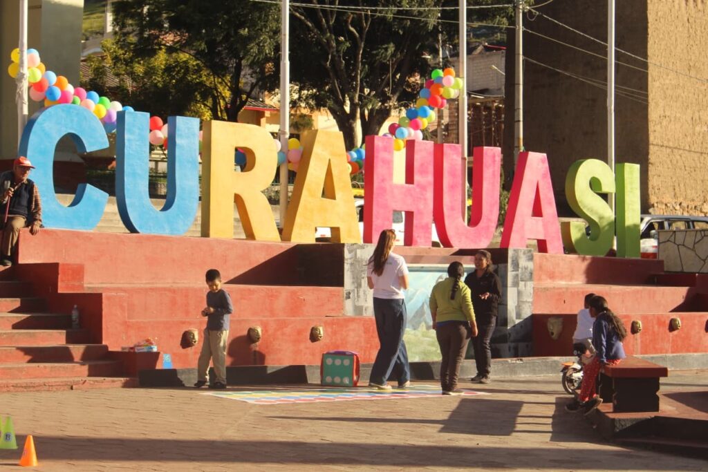 Feria in Curahuasi georganiseerd door Oye LENA
